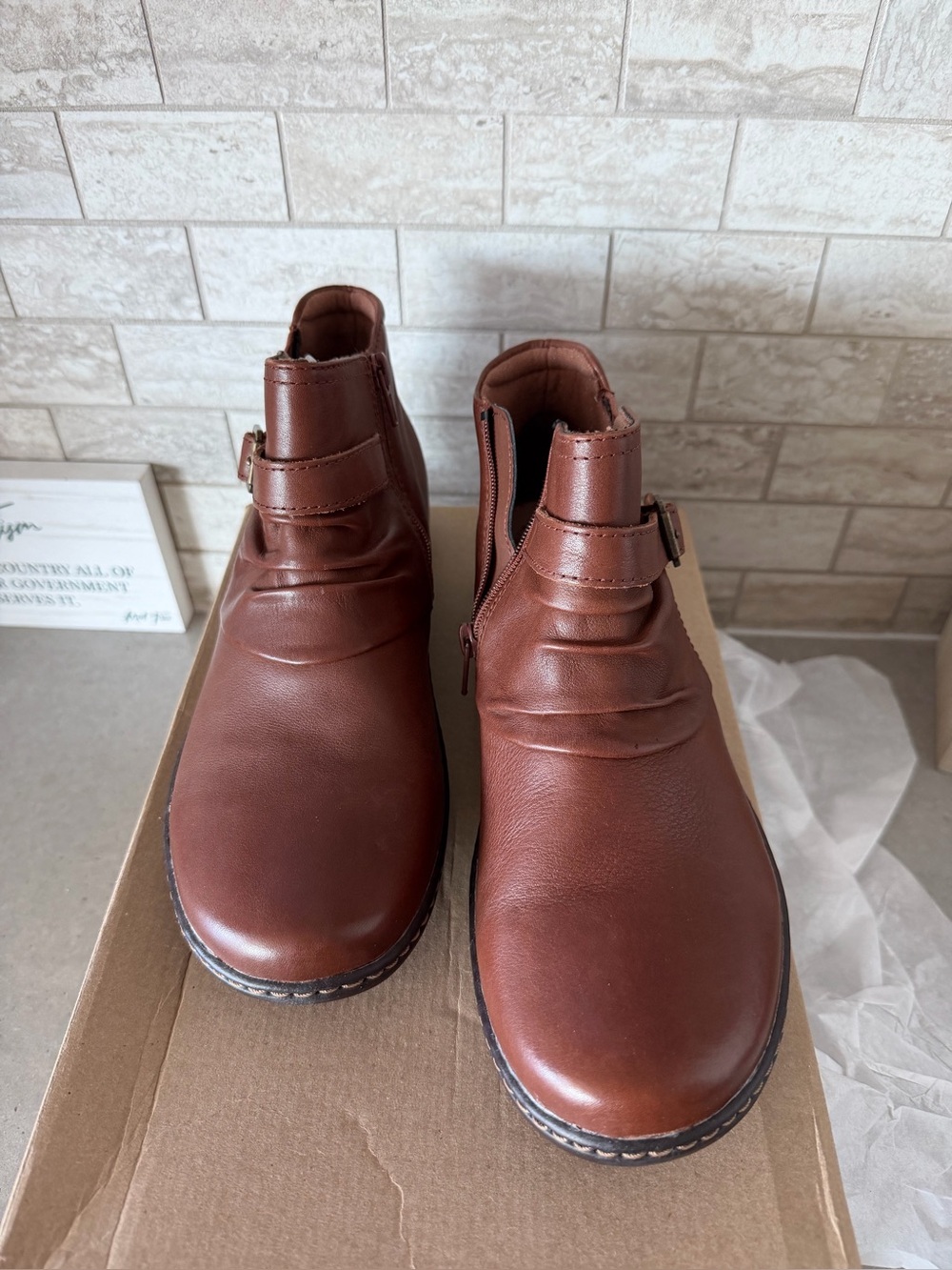 NWT Clarks women’s Brown Leather Ankle Boots with Side Buckle